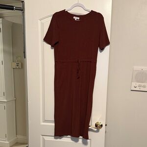 Elegant Rust Midi Dress